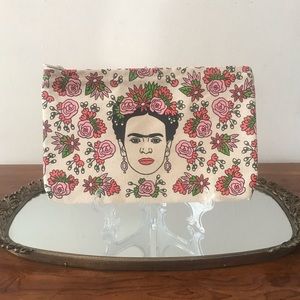 ✔️NWOT Frida Makeup Bag 🌹
